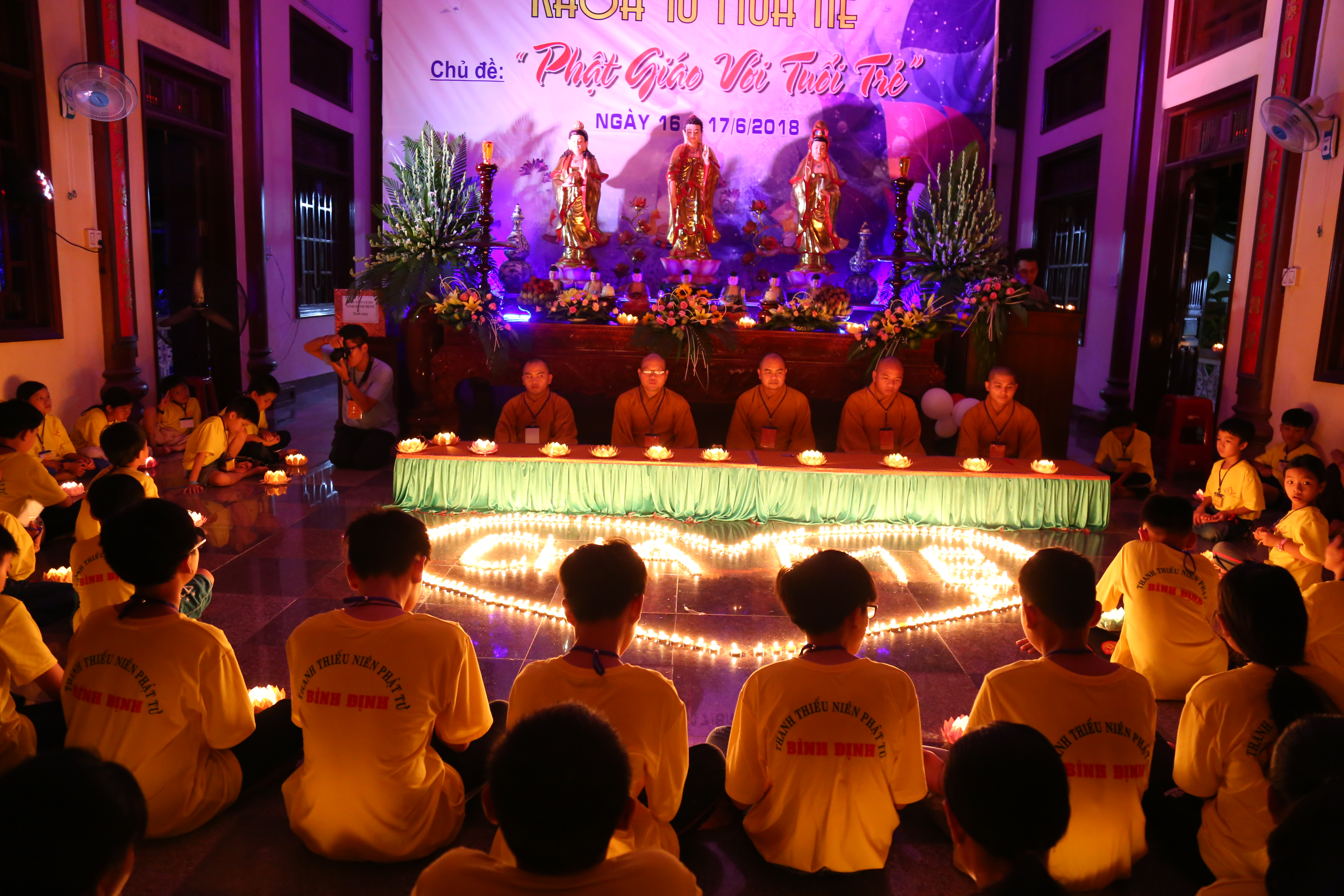 Lung linh đêm hoa đăng tri ân cha mẹ